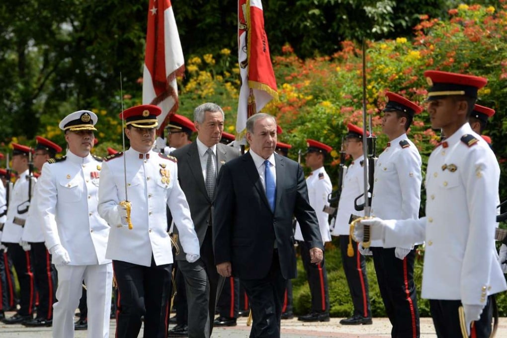 Israel’s Prime Minister Benjamin Netanyahu and his Singaporean counterpart Lee Hsien Loong inspect a guard of honour at the Istana presidential palace in Singapore. Photo: AFP