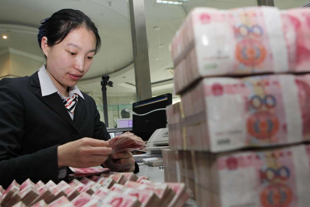 A teller counting notes in a bank in Ganyu county, east China's Jiangsu province. Photo: AFP