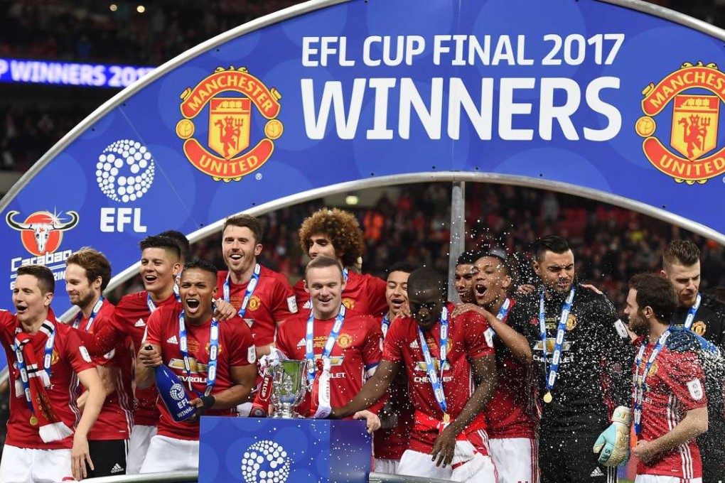 Manchester United players celebrate with the League Cup after defeating Southampton 3-2 in the final. Photo: EPA