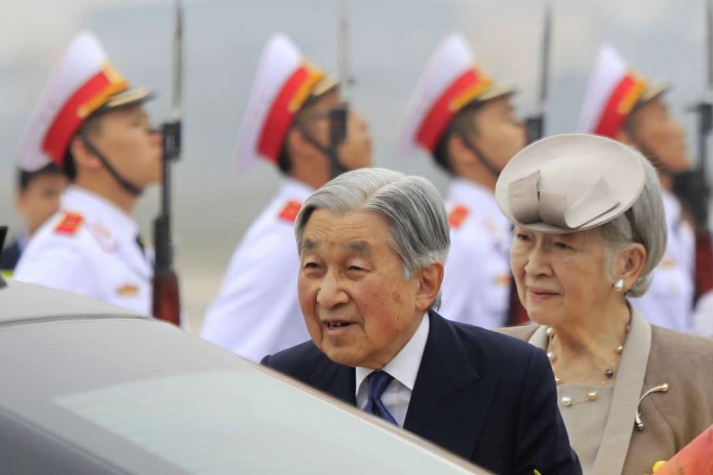 Japan's Emperor Akihito and Empress Michiko walk into their car at Noi Bai airport in Hanoi, Vietnam. Photo: AP