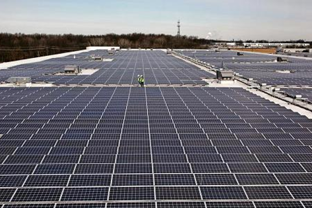 Solar rooftop at an Amazon fulfilment center. Photo: Amazon