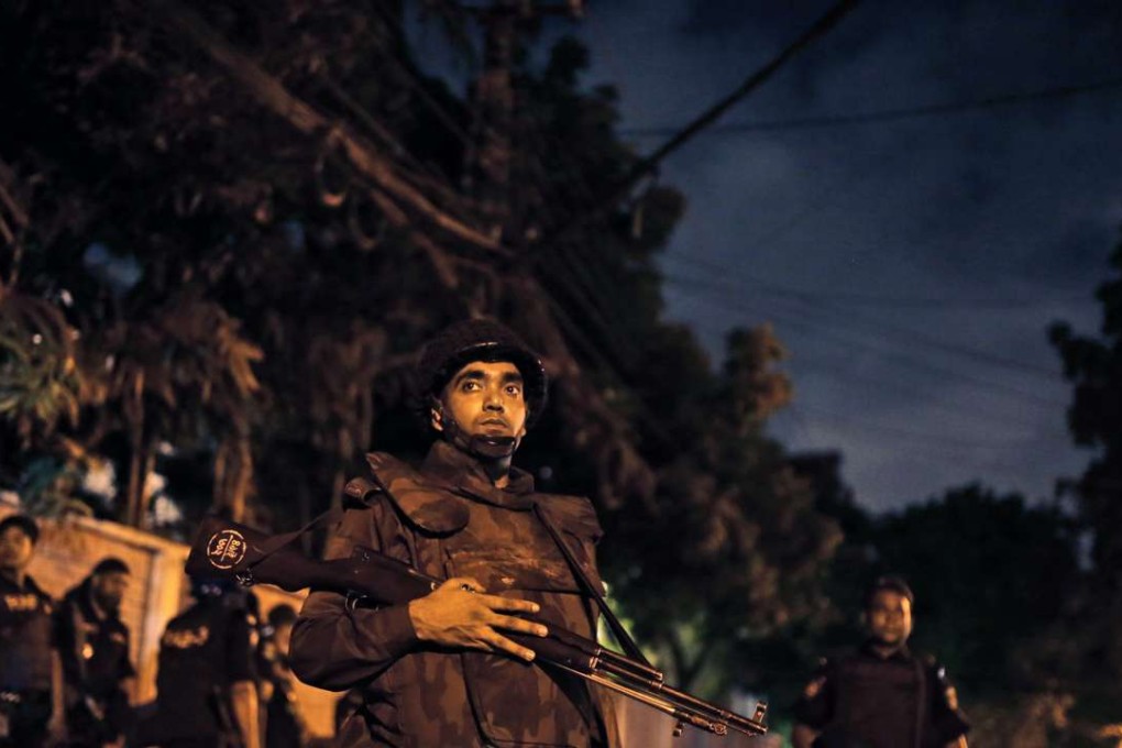 Bangladeshi security forces stand guard as they seal off a street in 2016. Photo: EPA
