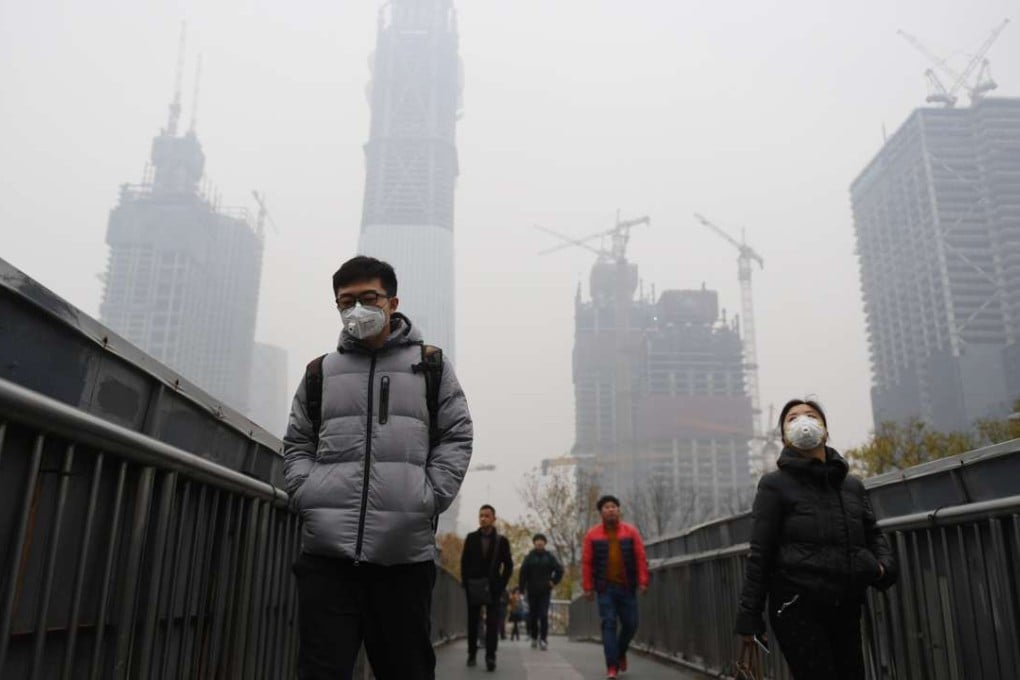 People wear masks on a polluted day in Beijing. Photo: AFP