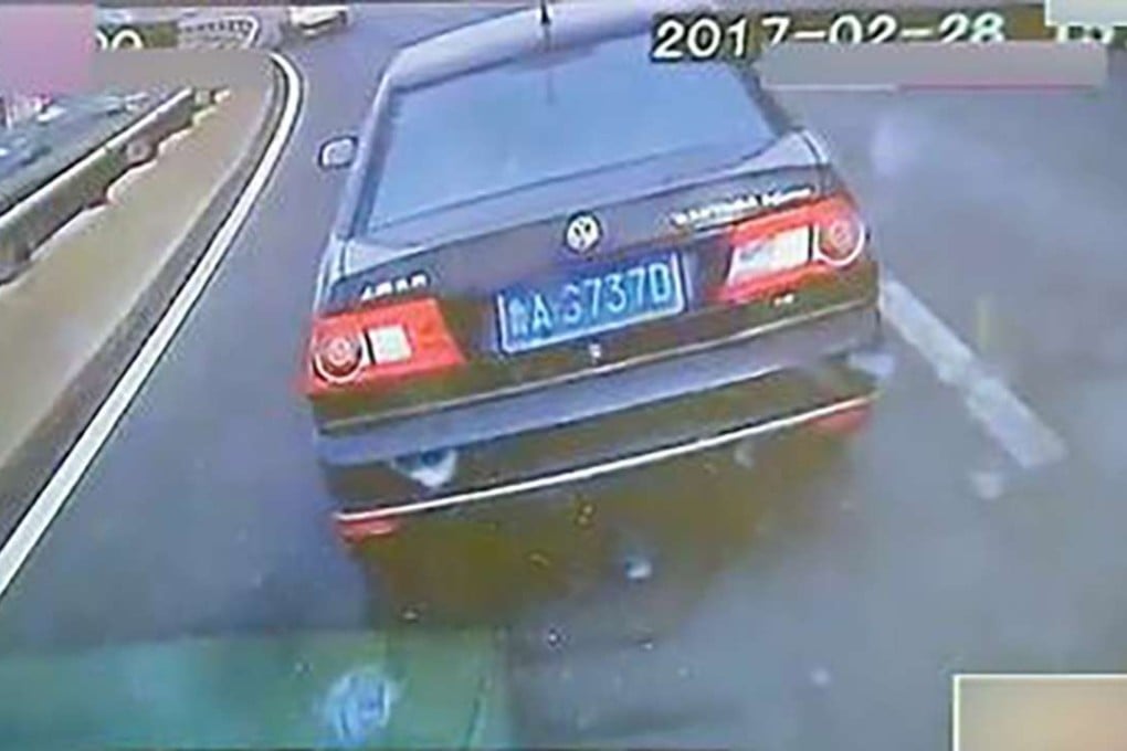 The car pictured blocking the path of the ambulance. Photo: Jinan Times