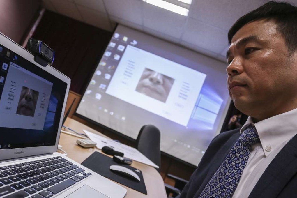 Professor Cheung Yiu-ming demonstrates how the system works. Photo: Jonathan Wong