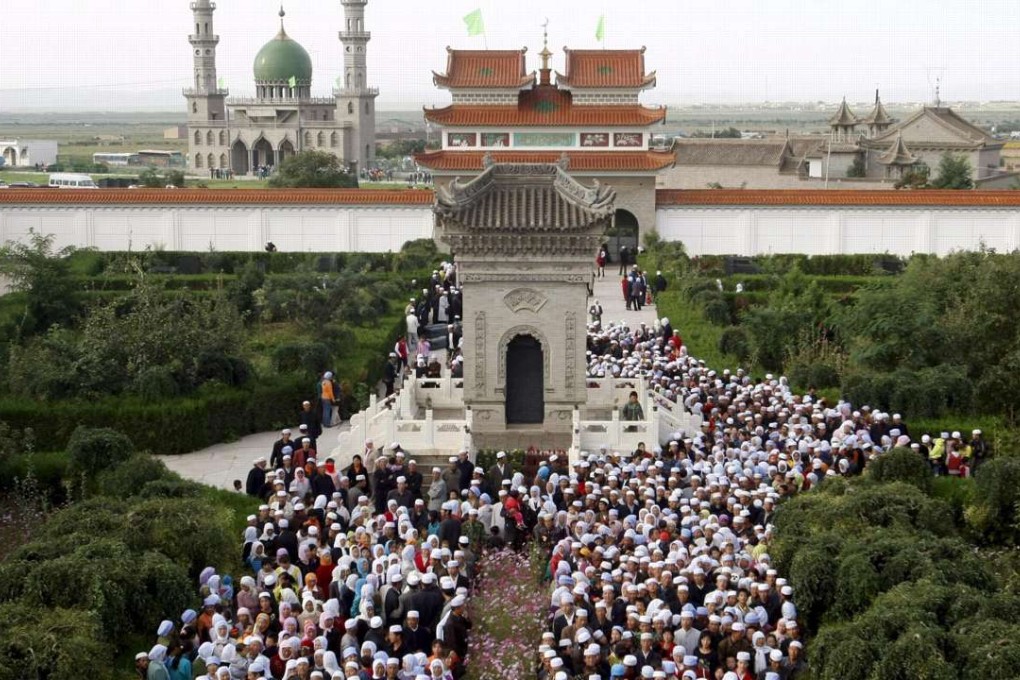Muslims of the Hui ethnic minority make an annual pilgrimage in Hongganzi in the Ningxia region. Photo: EPA