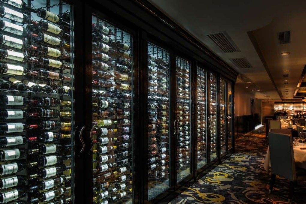 The décor at Morton’s of Chicago incorporates a wine corridor that showcases the restaurants extensive wine list.