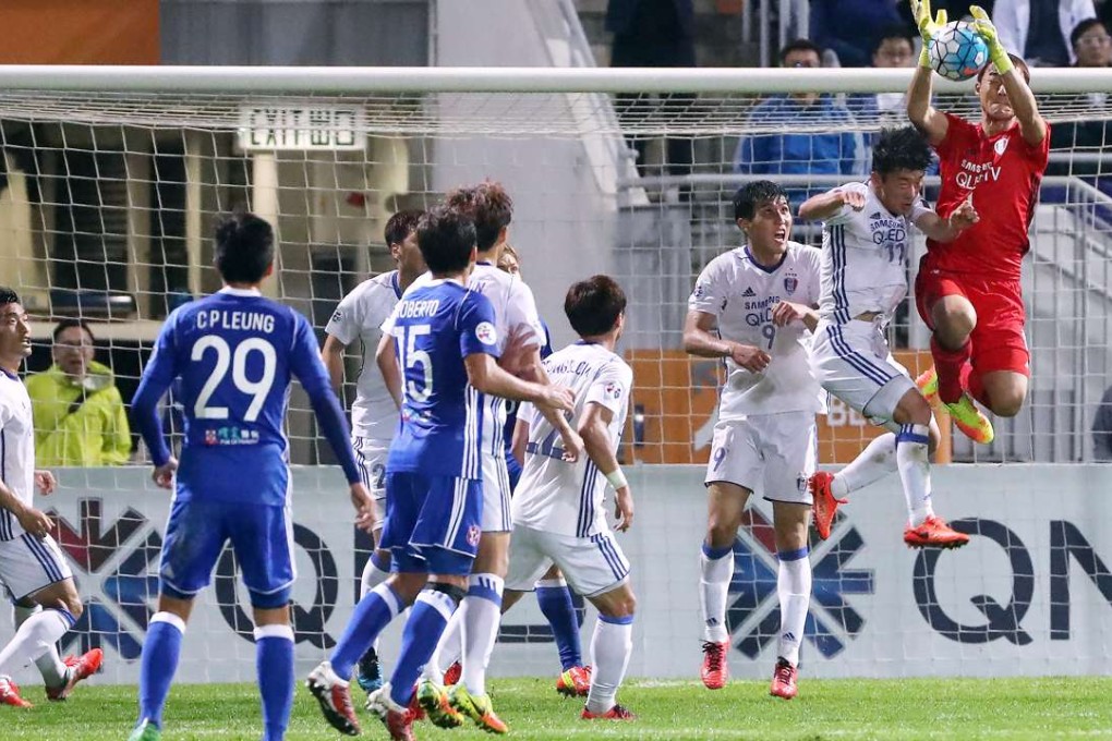 Suwon Bluewings goalkeeper Shin Hwa-yong collects the ball after an Eastern attack. Photos: Nora Tam