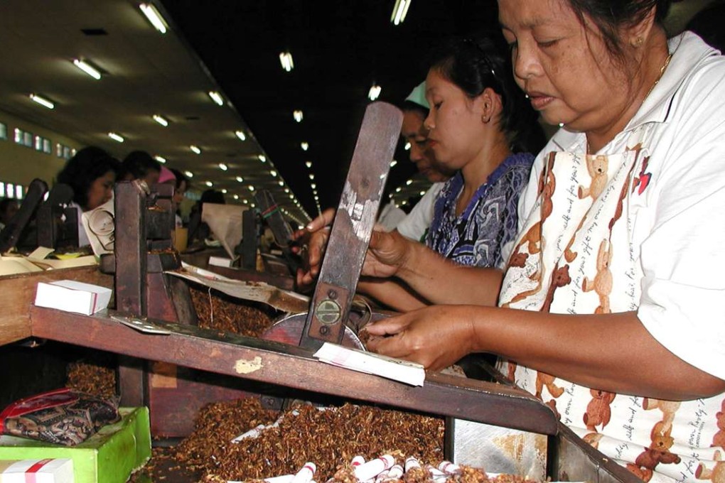 An Indonesian woman hand-rolls cigarettes at a factory in East Java. The tobacco industry is the backdrop to the novel Cigarette Girl. Photo: Reuters