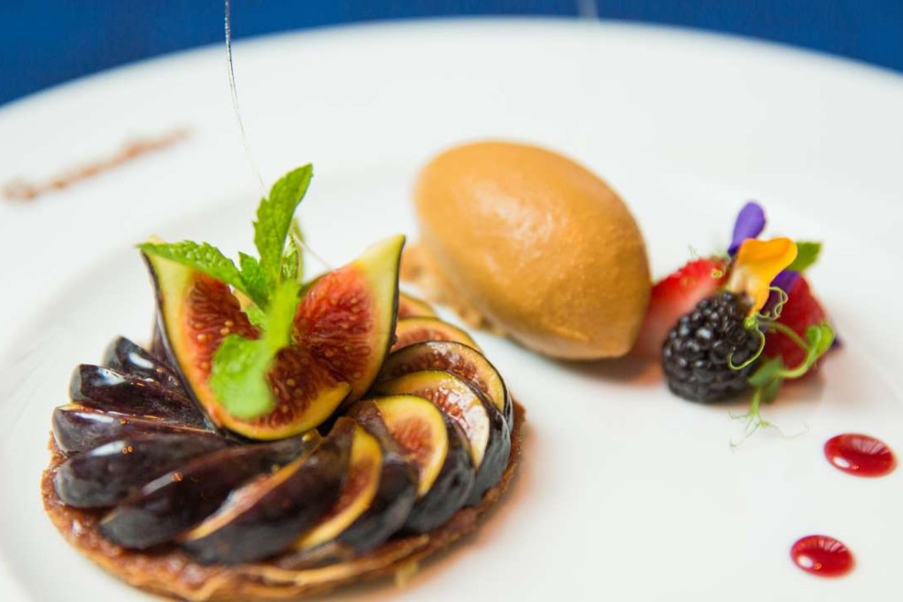 Fig tart stewed in port wine with caramel ice cream