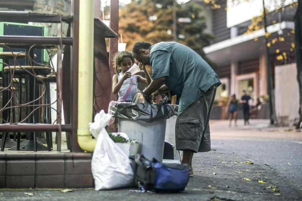 A family scavenges for food in the streets of Caracas amid ongoing food shortages in Venezuela. Photo: AFP