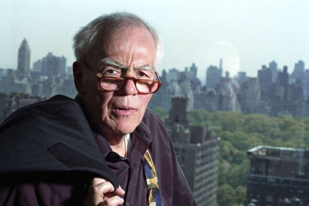 In this November 2, 2004, file photo, author-columnist Jimmy Breslin poses for a photo in his New York apartment. Photo: AP