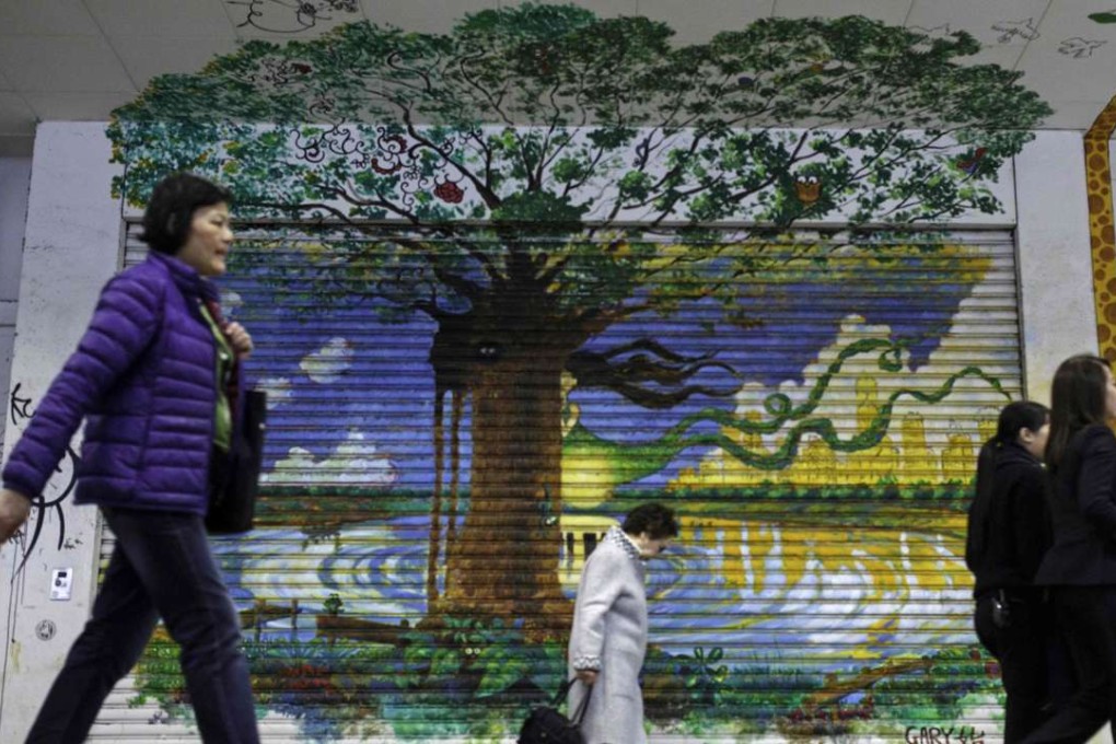 Ultimately, laws cannot be imposed on a society that are not in tune with its fundamental values and unwritten rules. Hong Kong people queue up and support freedom of speech because they have been schooled in it and not because of some foreign judges sitting in the Court of Final Appeal. Photo: AFP
