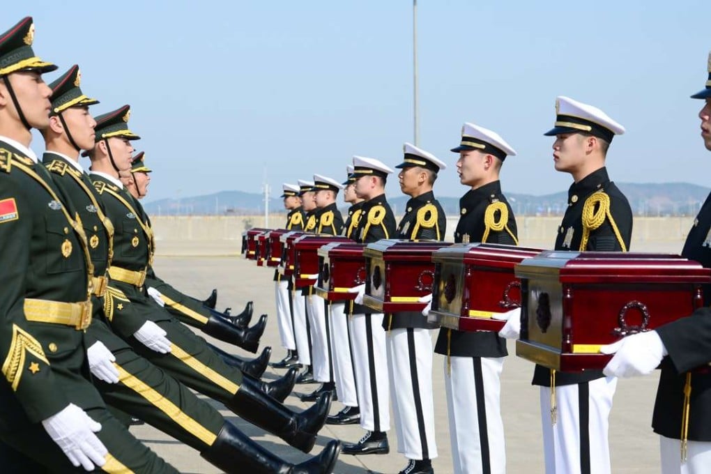 Members of the Chinese honour guard receive coffins containing the remains of 28 Chinese soldiers killed in the 1950-53 Korean war from South Korean soldiers at Incheon airport. Photo: EPA