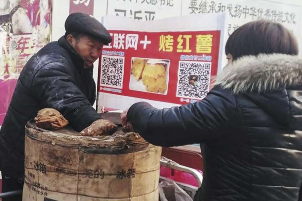 QR codes, originally invented by Japan’s car parts maker Denso, have become so ubiquitous in China that even street hawkers now use them for electrical payments, as seen here in Beijing. Photo: Weibo