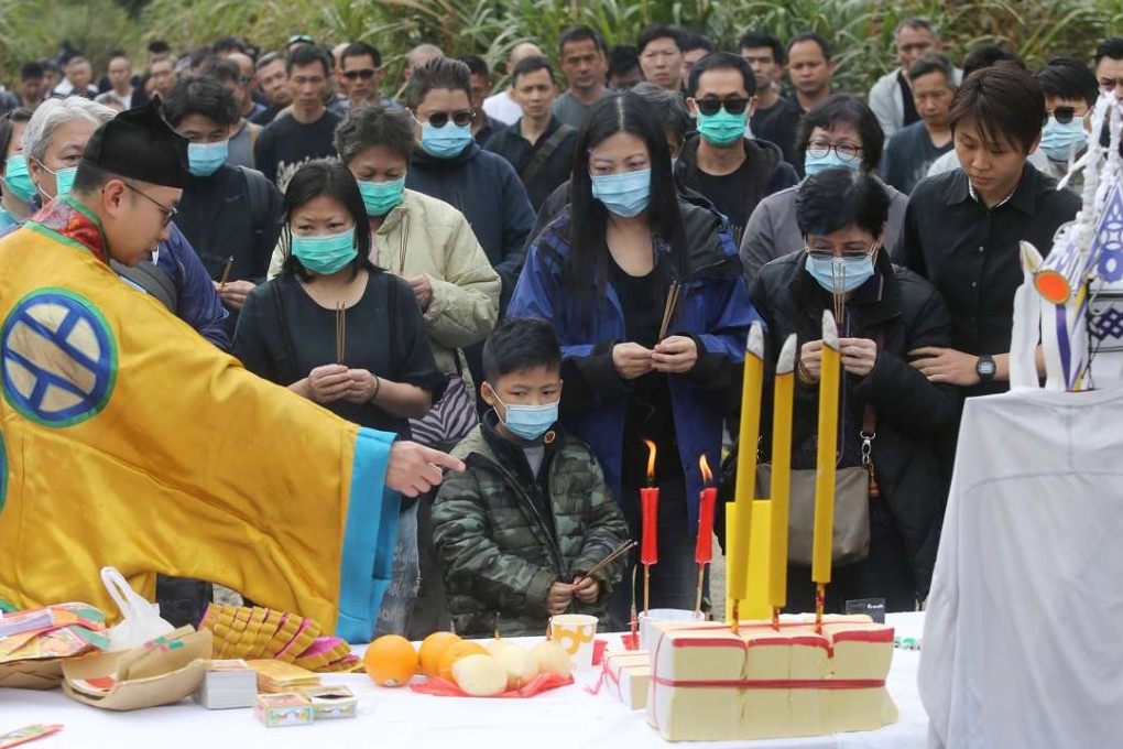 Family members, firemen and friends of late fireman Yau Siu-ming attend a ritual to pay their respects to him. Photo: Sam Tsang