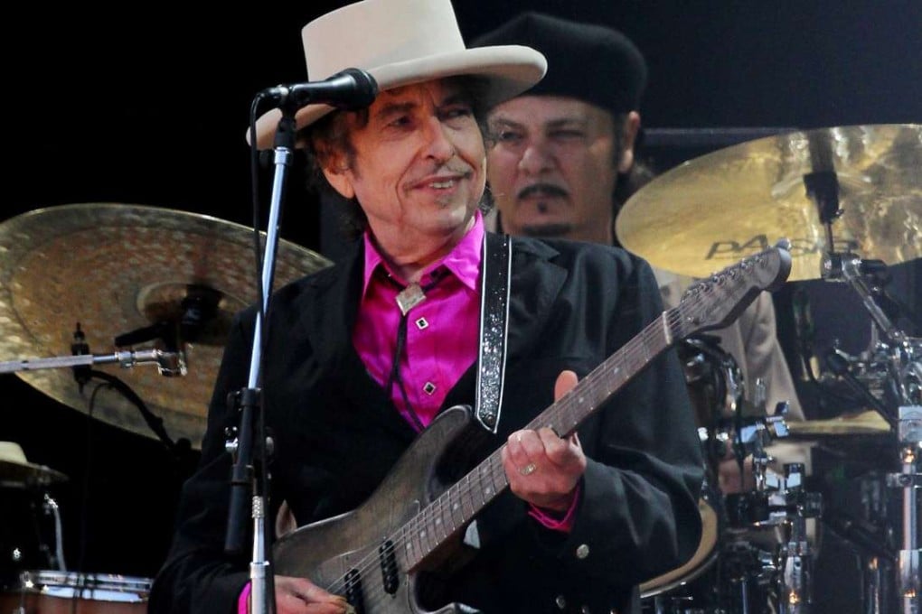 Bob Dylan performs in 2010 in London. In a rare interview, he talked about fellow star artists such as Frank Sinatra and Elvis Presley, and how the deaths of Muhammad Ali hit him hard. Photo: PA Wire/Zuma Press/TNS