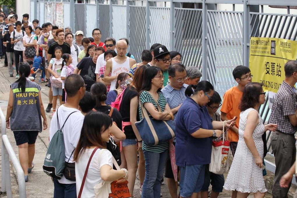 Lines of would-be voters turned out for the civil referendum in 2014 – a stark contrast to the turnout at this year’s mock vote. Photo: Edward Wong