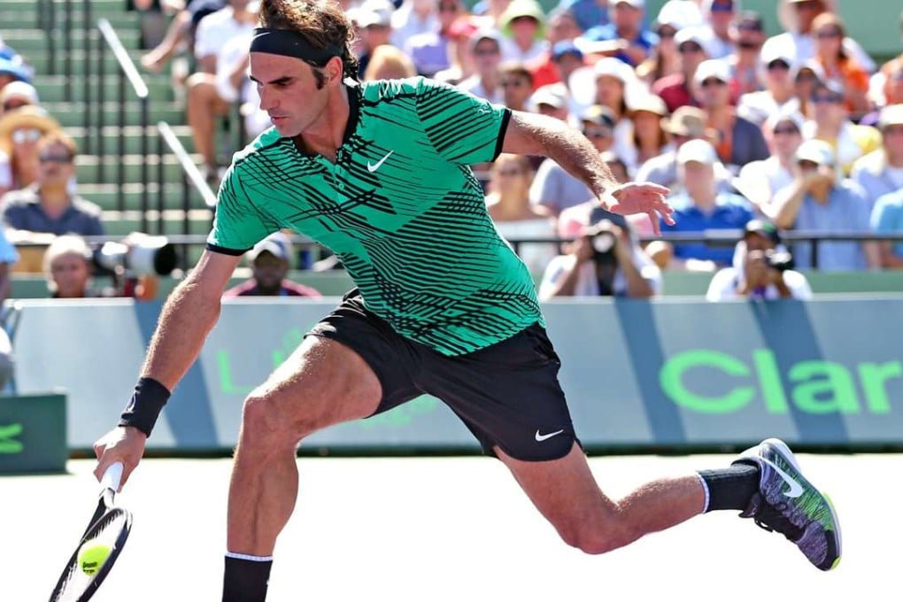 Roger Federer returns a ball to Jun Martin del Potro in their Miami Open clash. Photo: TNS