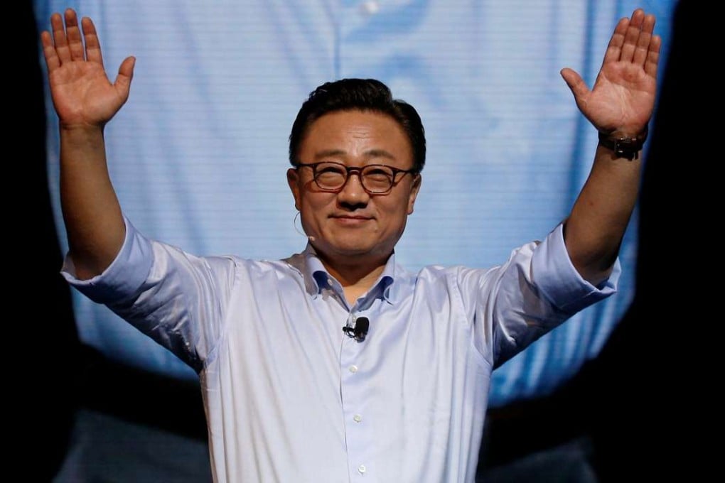 DJ Koh, Samsung president of mobile Communications, greets guests during the Samsung Unpacked where they introduced the Galaxy S8 and S8 + smartphones in New York City, hoping to recover from the debacle of the S7 which would catch fire. Photo: Reuters