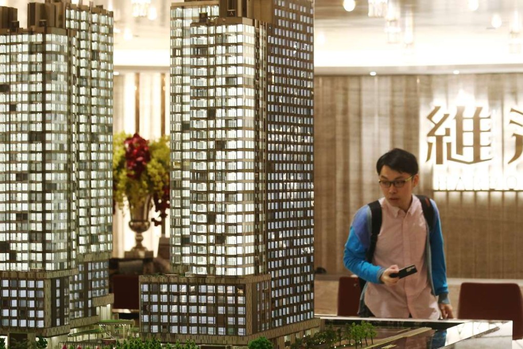 A potential buyer views a model of Cheung Kong Property’s Harbour Glory development. Photo: K. Y. Cheng
