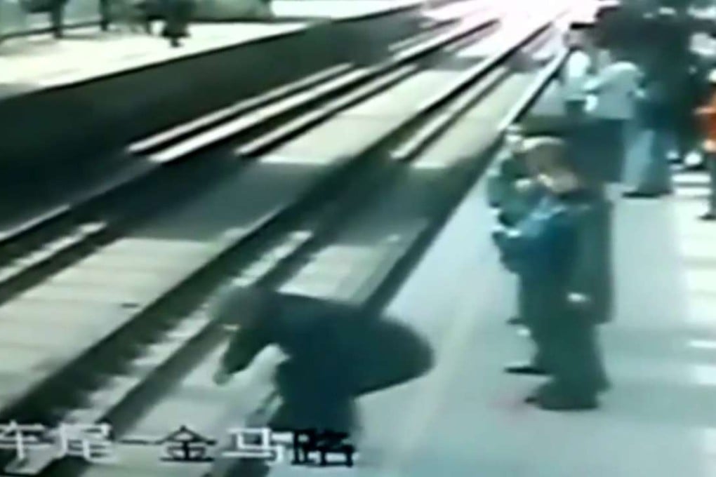 The elderly Chinese man was seen on CCTV footage jumping off the train platform in Dalian, Liaoning province. Photo: Handout