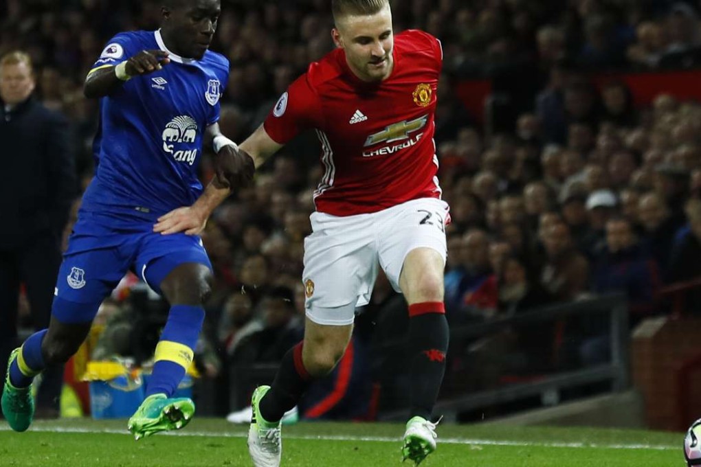 Luke Shaw and Everton’s Idrissa Gueye tussle for possession. Photo: Reuters