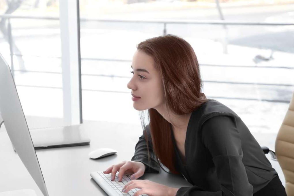 Avoid the chicken neck position, where the neck is hyperextended, the head stuck forward and angled down with the shoulders slouched. Photo: Shutterstock