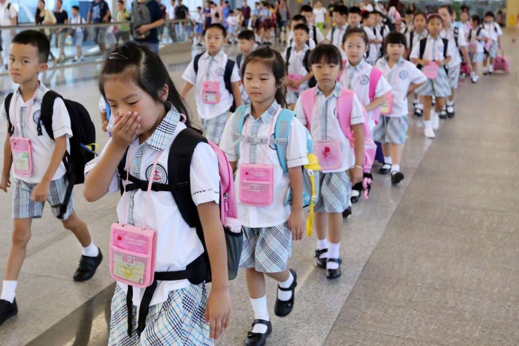 Mainland Chinese children cross into Hong Kong to go to school. They will now be able to apply to attend schools in Shenzhen. Photo: Edward Wong