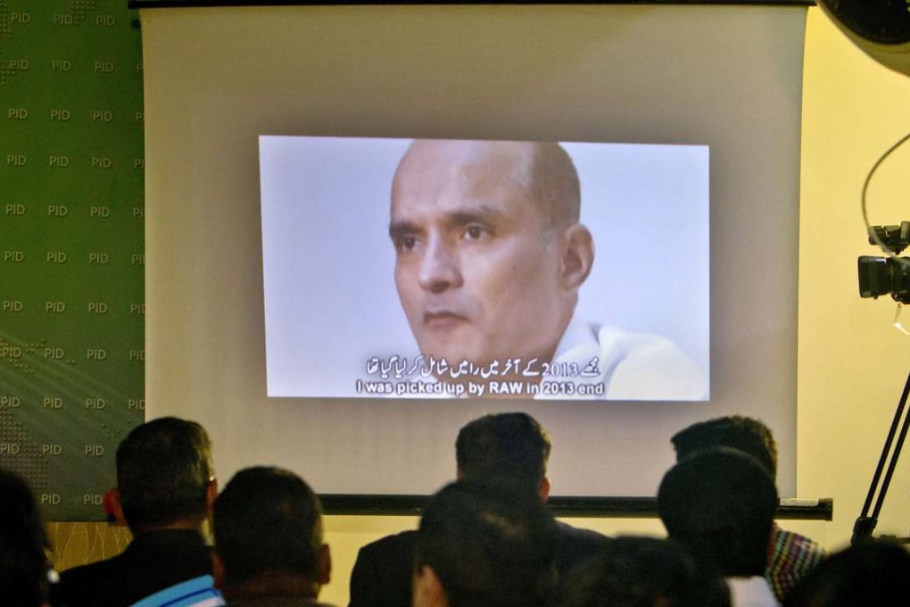 Journalists watch a video of Indian naval officer Kulbhushan Jadhav after his arrest in March 2016. Photo: AP