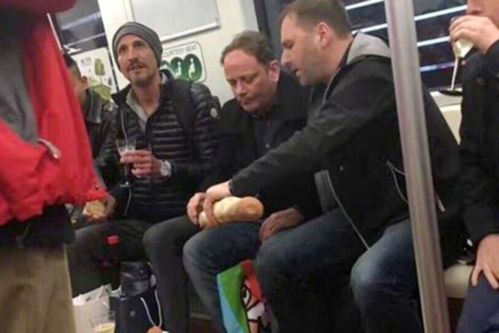 The diners pictured on the Shanghai metro. Photo: 163.com