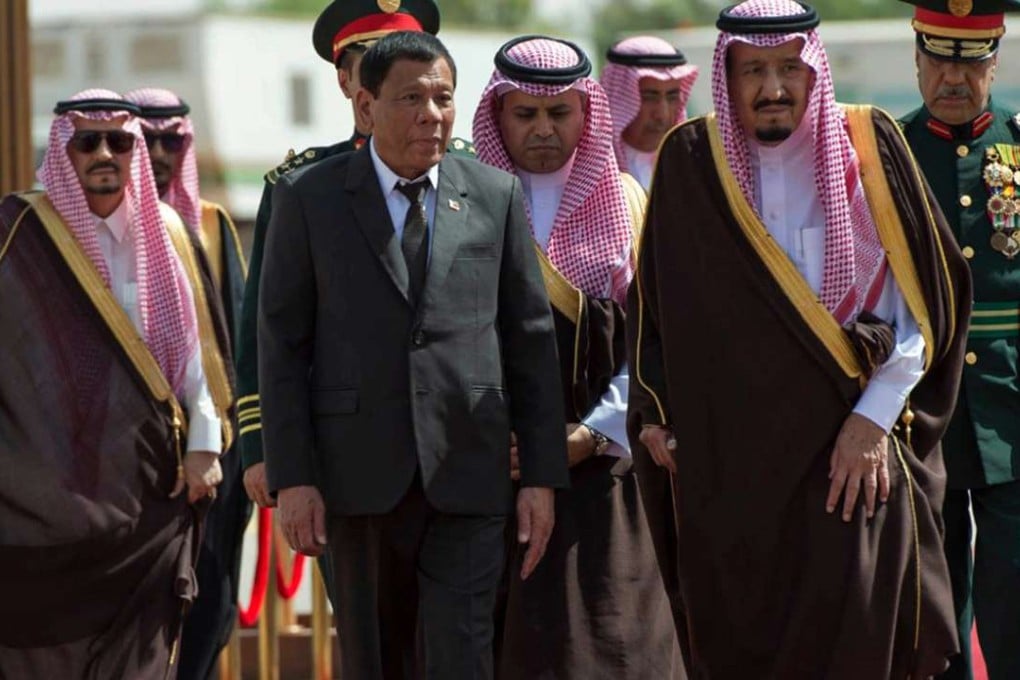 In this photo released by the Saudi Press Agency, Saudi King Salman, second right, receives Philippine President Rodrigo Duterte in Riyadh, Saudi Arabia, on Tuesday April 11, 2017. Photo: Saudi Press Agency via AP
