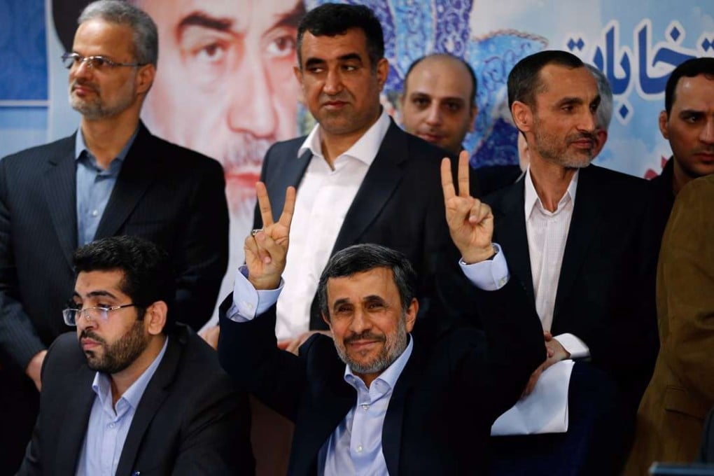 Former Iranian president Mahmoud Ahmadinejad (C) flashes victory sign as he registers his candidacy at the Ministry of Interior in Tehran. Photo: EPA