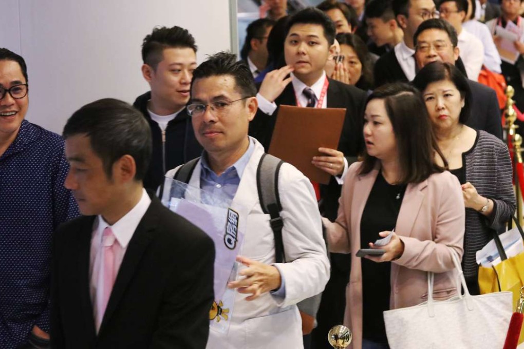 More than 420 registered sale and purchase agreements, for some 950 flats since November, involved single buyers acquiring more than two units at a time. Photo: Felix Wong