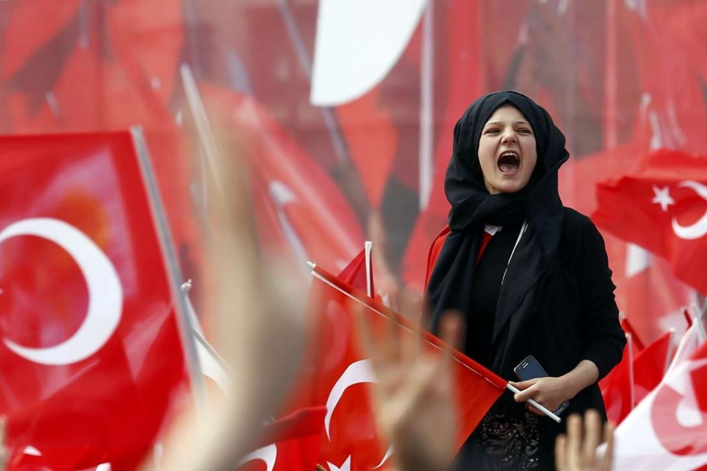 Supporter of Turkish President Recep Tayyip Erdogan wave flags during a rally for the referendum. Photo: Reuters