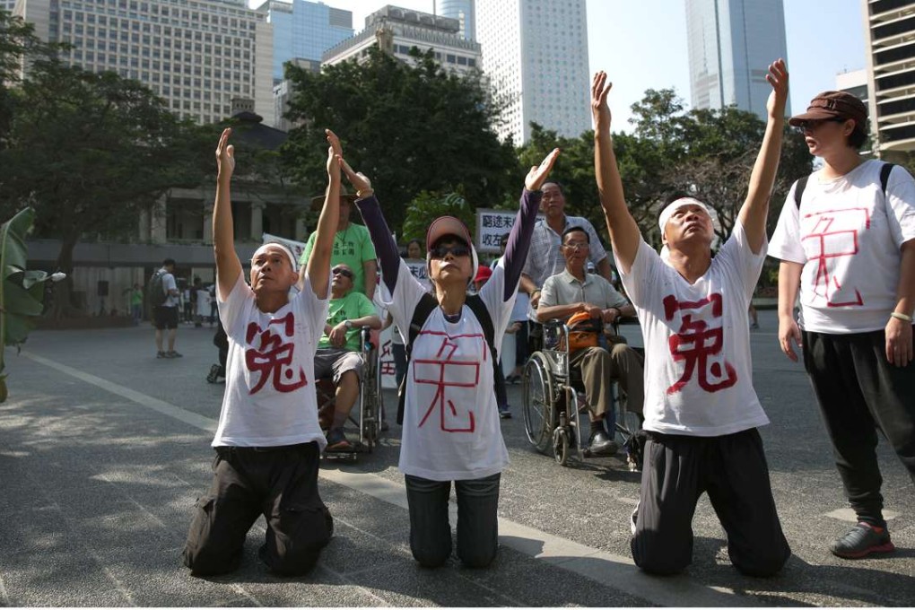 Wang Chau villagers get down on their knees during their protest march to Carrie Lam’s office. Photo: Sam Tsang
