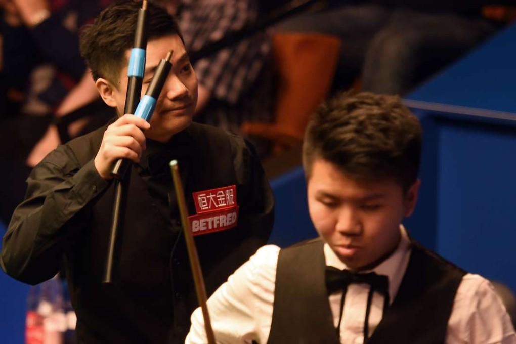 China's Ding Junhui (L) reacts after winning against China's Zhou Yuelong during their first round game of the World Snooker Championships in Sheffield, northern England, on April 18, 2017. Ding Junhui won the match 10-5. Photo: AFP