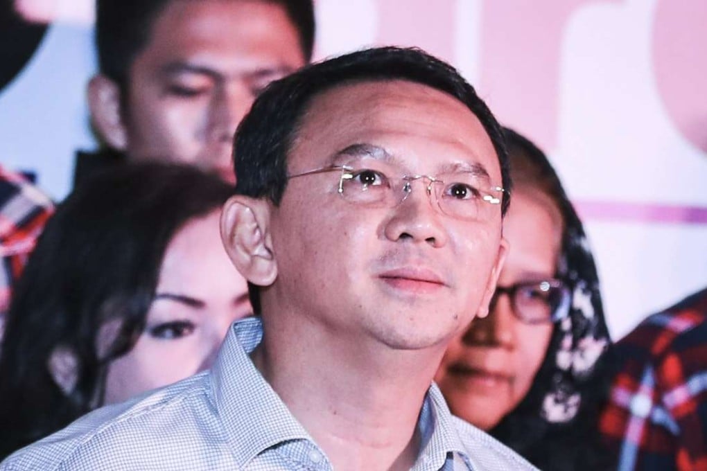 epa05914804 Jakarta's incumbent governor Basuki 'Ahok' Tjahaja Purnama looks up shortly before speaking to journalists on a press conference in Jakarta, Indonesia, 19 April 2017. According to media reports, the incumbent governor Basuki 'Ahok' Tjahaja Purnama is defeated by his Muslim challenger Anies Baswedan in a run-off election after a campaign period with religious tensions following the blasphemy trial involving the incumbent governor Basuki 'Ahok' Tjahaja Purnama. EPA/MAST IRHAM