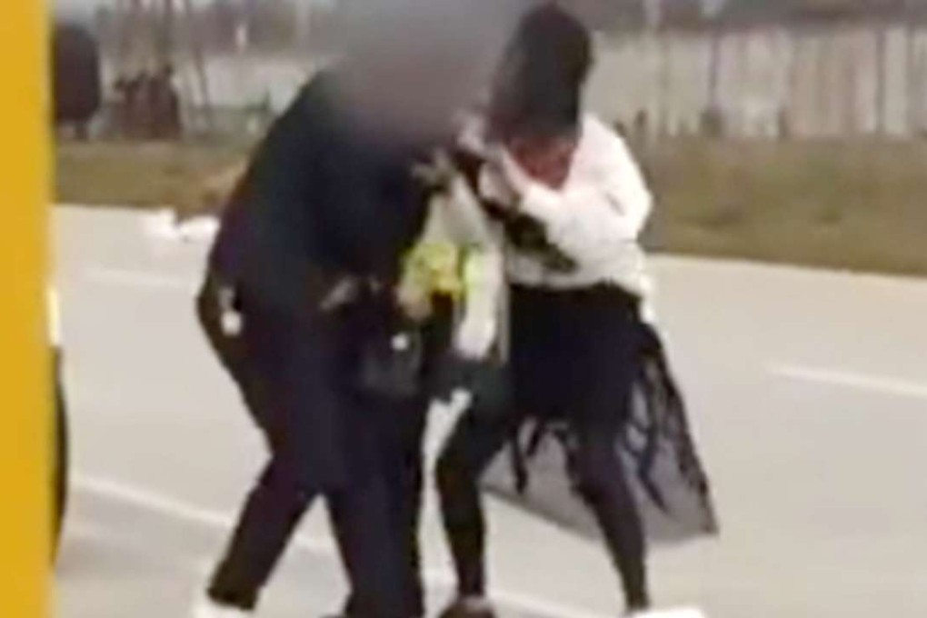 A husband and wife fought on runway before boarding a plane in Kunming. Photo: Handout