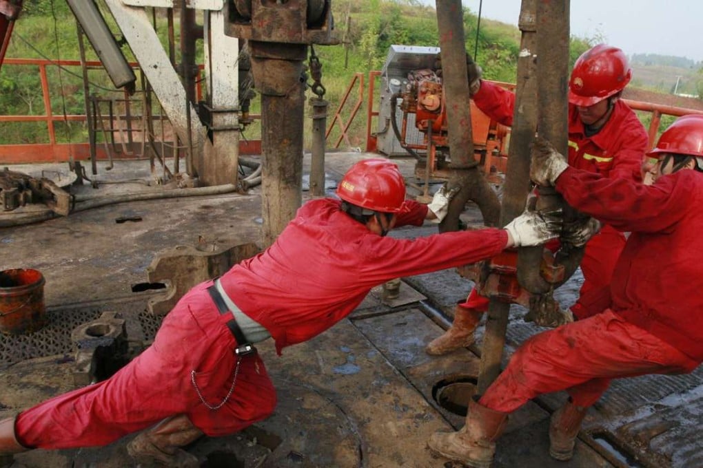 Labourers work at a well head in a PetroChina oil field in Tongnan, southwest China's Sichuan province. China National Petroleum Corp (CNPC) will be naming a new global trading arm chief to take the place of the veteran Wang Lihua, who is retiring shortly. Photo: Reuters