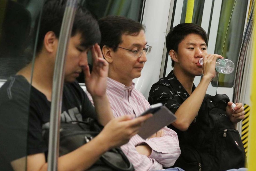 Drinking as well as eating and carrying oversized baggage will remain no-nos on MTR trains. Photo: Felix Wong