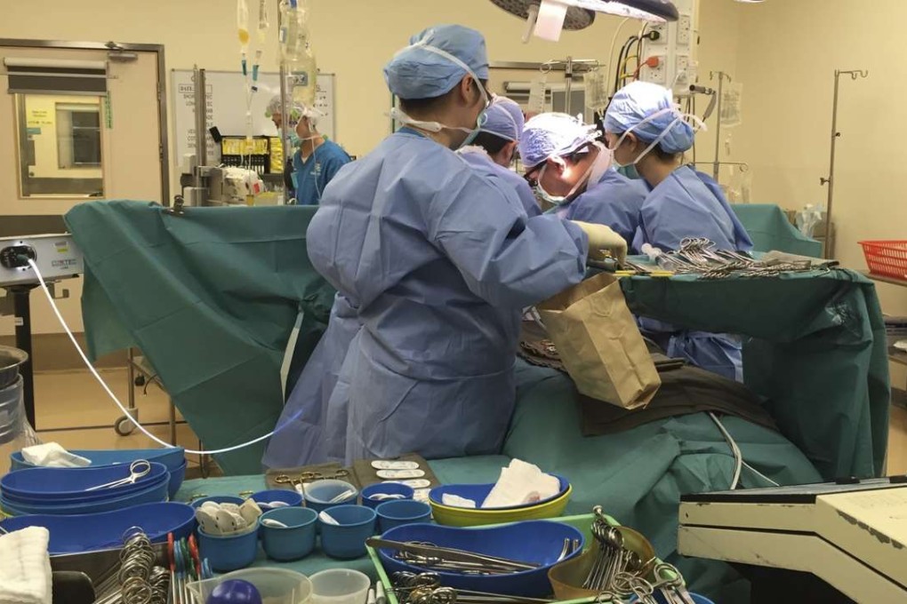 A team of specialists carry out organ transplant surgery at the Queen Mary Hospital in Hong Kong in August 2015. Photo: Queen Mary Hospital