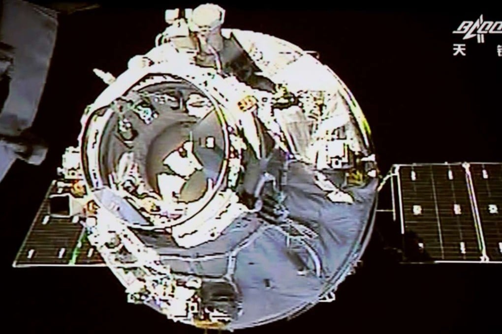 The Tianzhou-1 cargo spacecraft moves towards the orbiting Tiangong-2 space lab for the automated docking. Photo: Xinhua