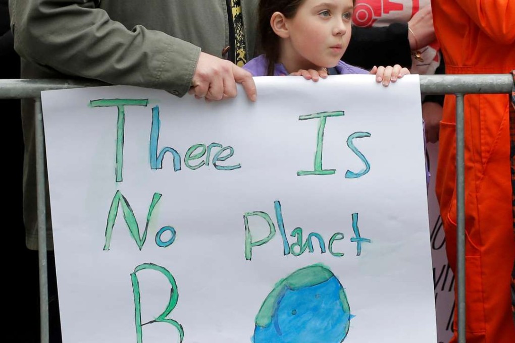 Protesters line Central Park West in New York City during the Earth Day 'March For Science NYC' demonstration to coincide with similar marches globally. Photo: Reuters