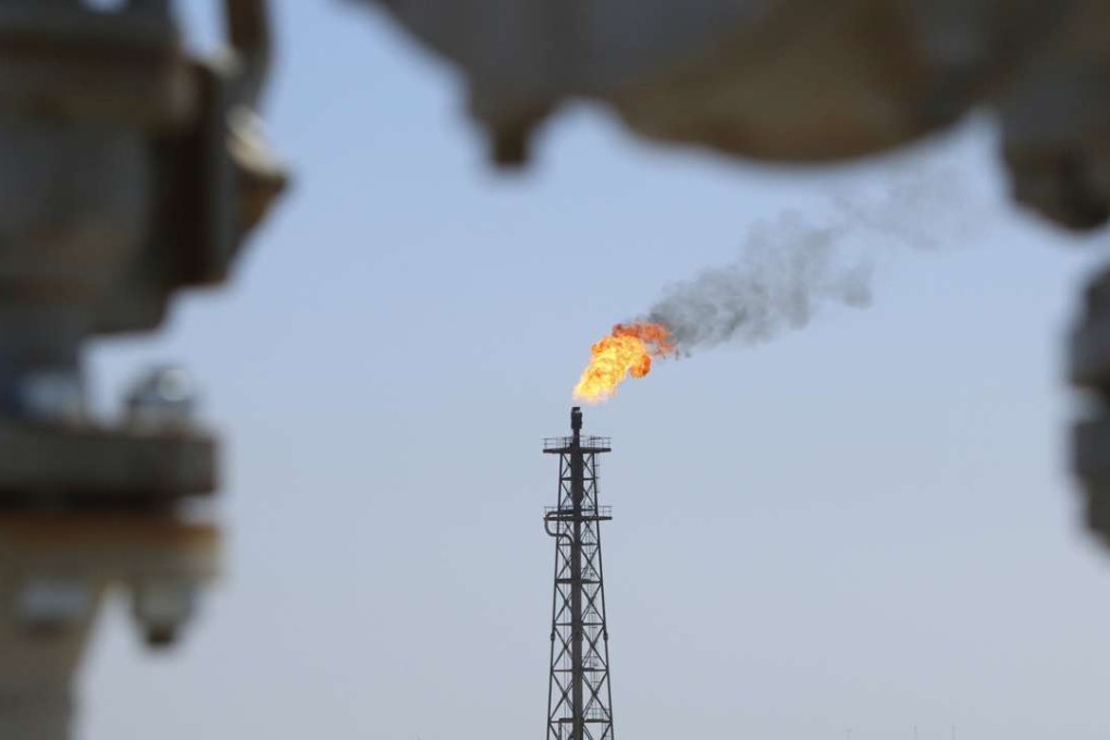 Gas burns off at the al-Shuaiba oil refinery in southwest Basra, Iraq, as members of OPEC plan meetings with Russia to extend production curbs aimed at supporting crude prices. Photo: Reuters