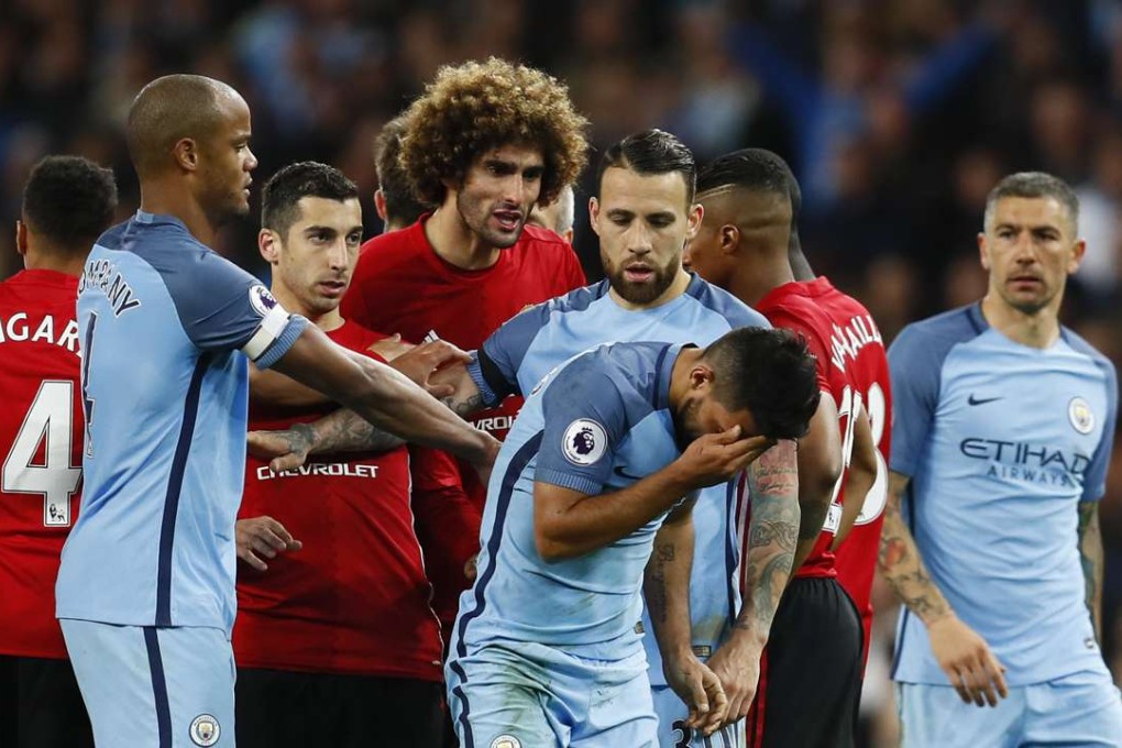 Marouane Fellaini shouts at Aguero after being sent off. Photo: AFP