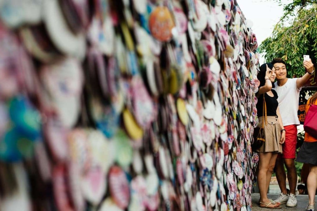 Tourists in the Insadong neighbourhood in Seoul. Photo: 48 Hours Magazine