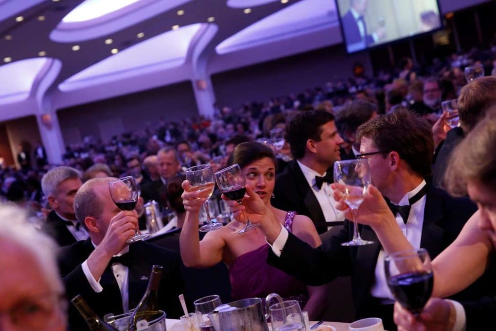White House Correspondents' Association dinner attendees raise a glass to the First Amendment in Washington. Photo: Reuters