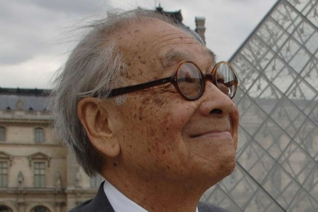 A 2006 file photo taken on June 22, 2006 in the Napoleon courtyard of the Louvre museum in Paris shows US-Chinese architect of the Louvre Pyramid I.M. Pei posing for photographers. Pei just celebrated his 100th birthday on on April 26, 2017. Photo: AFP