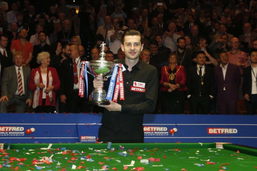 Mark Selby with the trophy. Photo: Xinhua